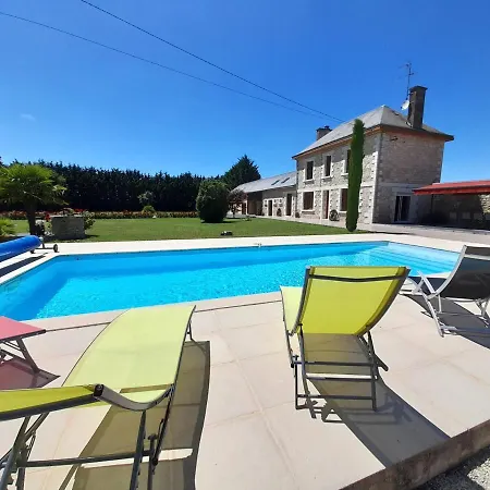 Gite A : Piscine Chauffee, Clim, Jardin Et Proche Futuroscope - Fr-1-541-90