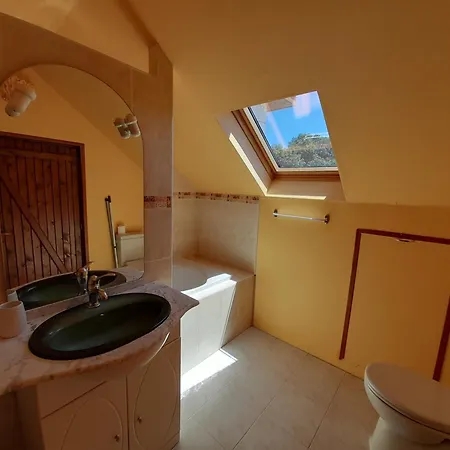 Apartamento Gite A : Piscine Chauffee, Clim, Jardin Et Proche Futuroscope - Fr-1-541-90
